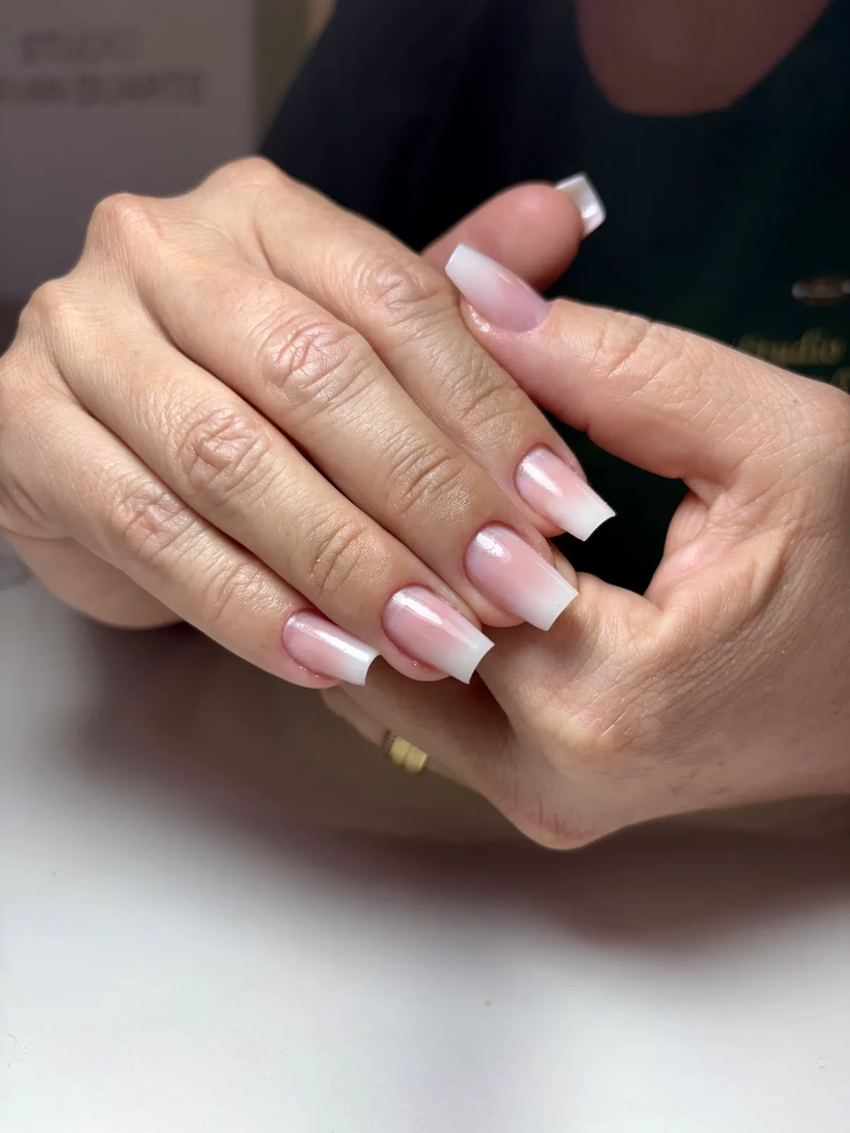 Unhas alongadas com francesinha em gel