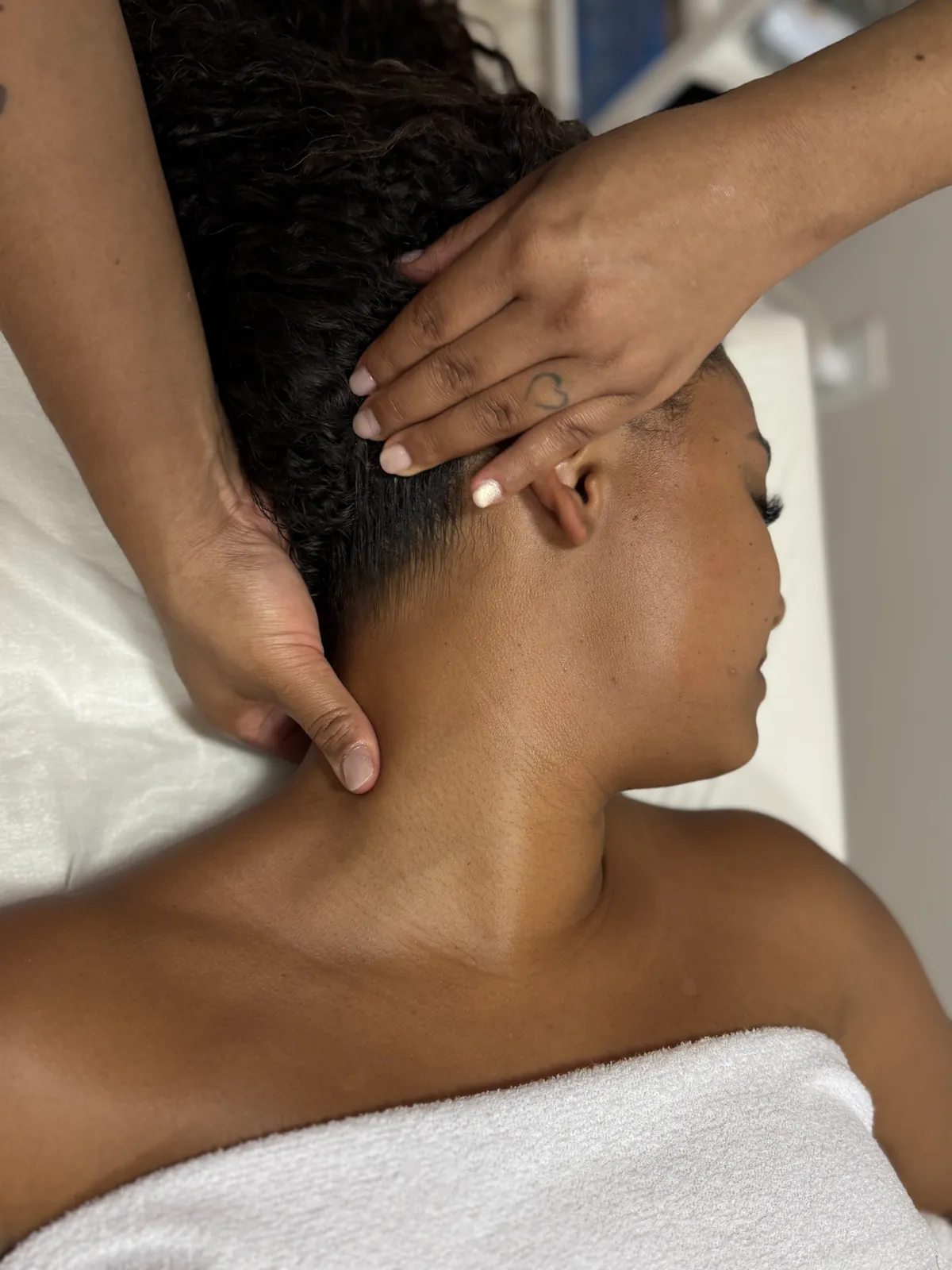 Massagem relaxante no pescoço
